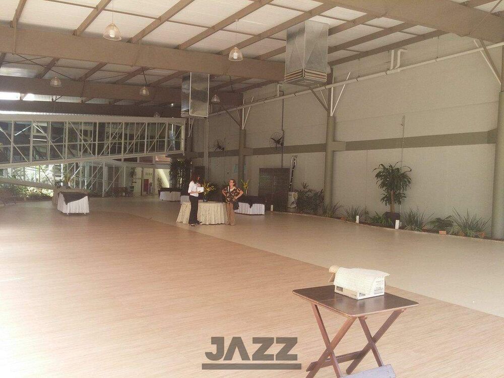 Apartamento à venda com 105 quartos, 11690m² - Foto 4