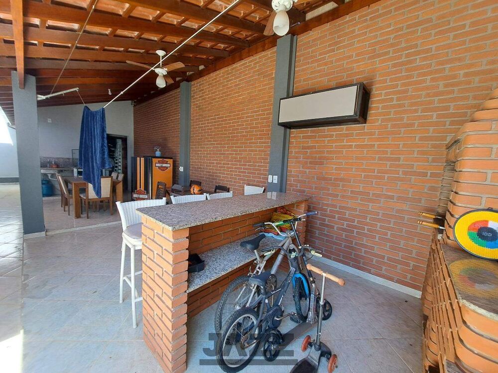 Casa à venda e aluguel com 3 quartos, 200m² - Foto 4