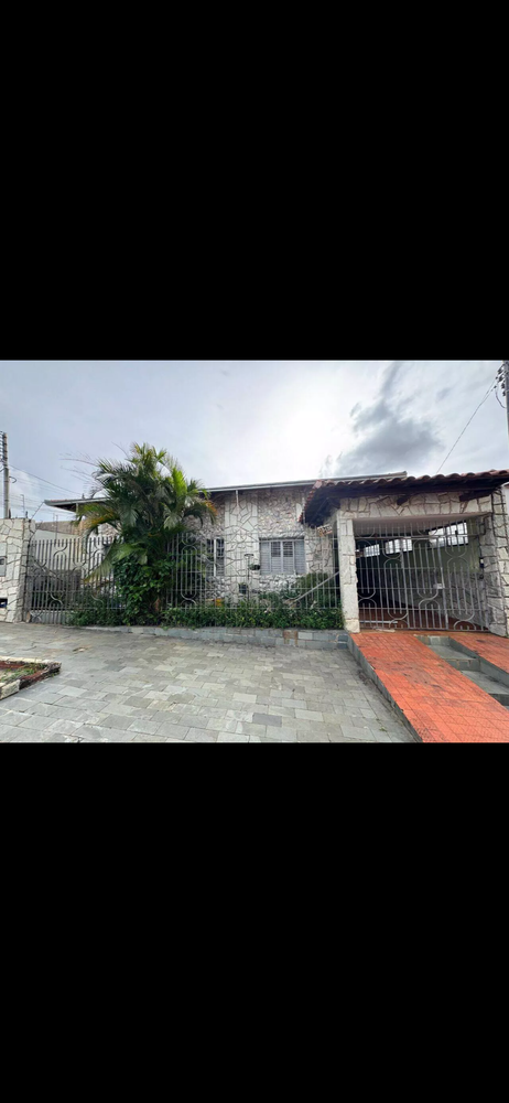 Casa, 4 quartos, 235 m² - Foto 1