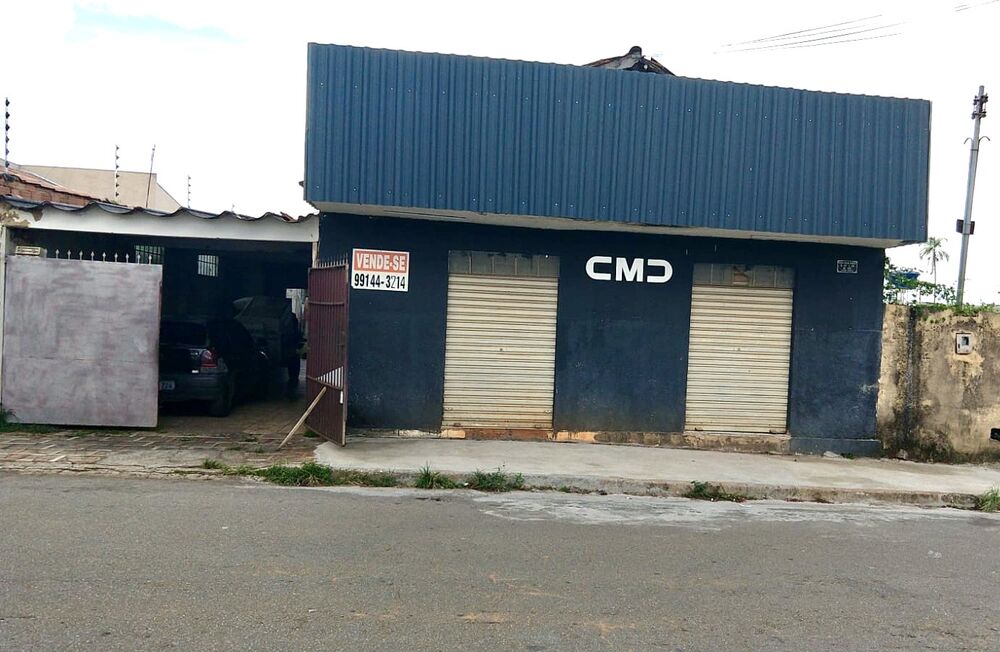 Casa Comercial à venda com 4 quartos, 150m² - Foto 2