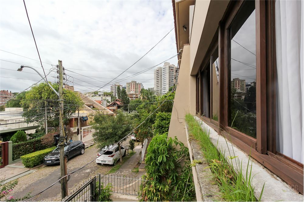 Casa à venda com 3 quartos, 252m² - Foto 4