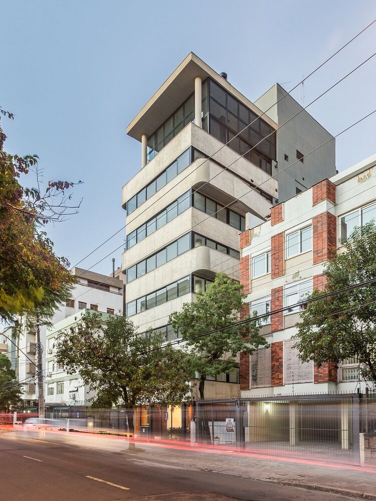Apartamento à venda com 3 quartos, 111m² - Foto 1