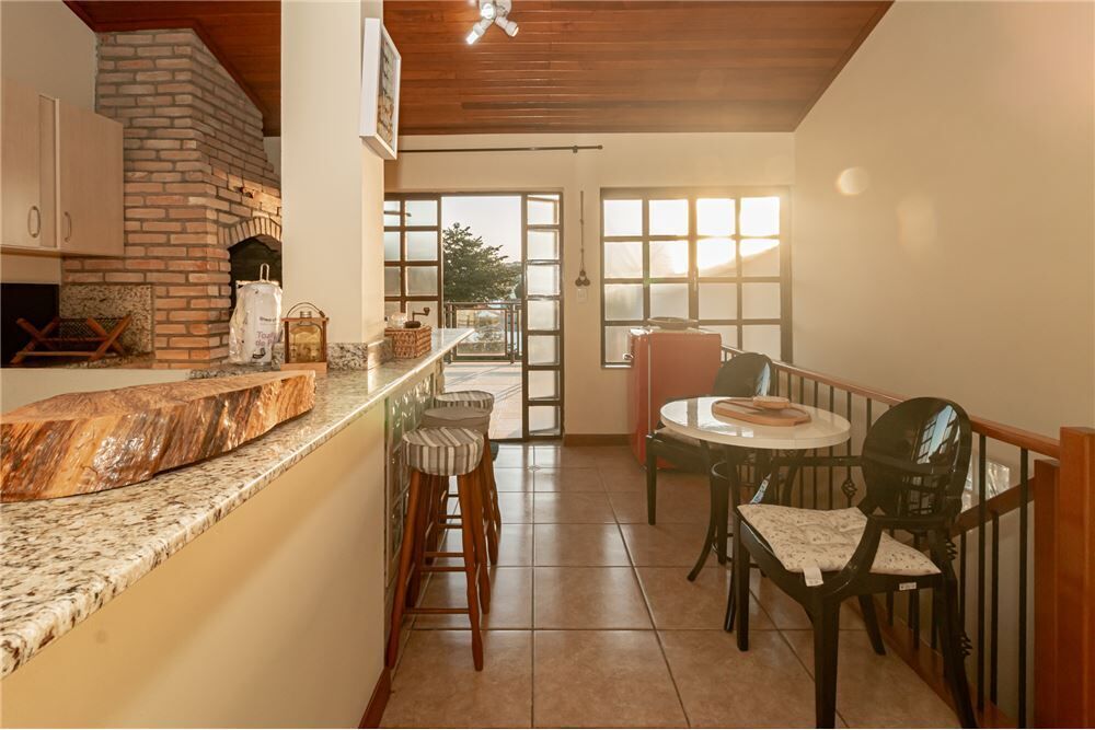Casa, 3 quartos, 200 m² - Foto 2