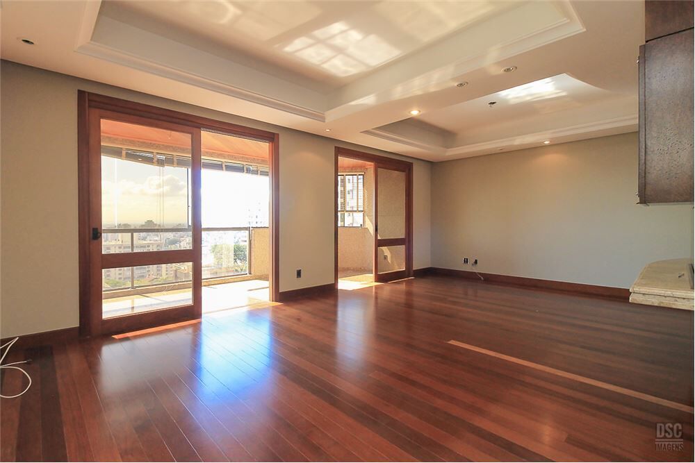 Apartamento à venda com 3 quartos, 211m² - Foto 1