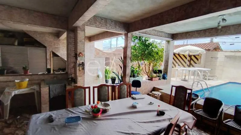 Casa, 6 quartos, 220 m² - Foto 1