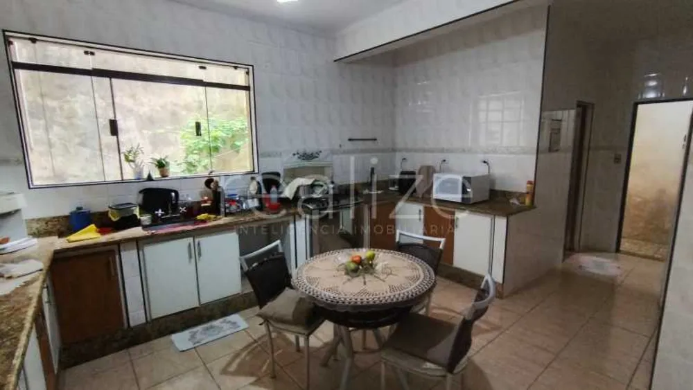 Casa, 6 quartos, 220 m² - Foto 4