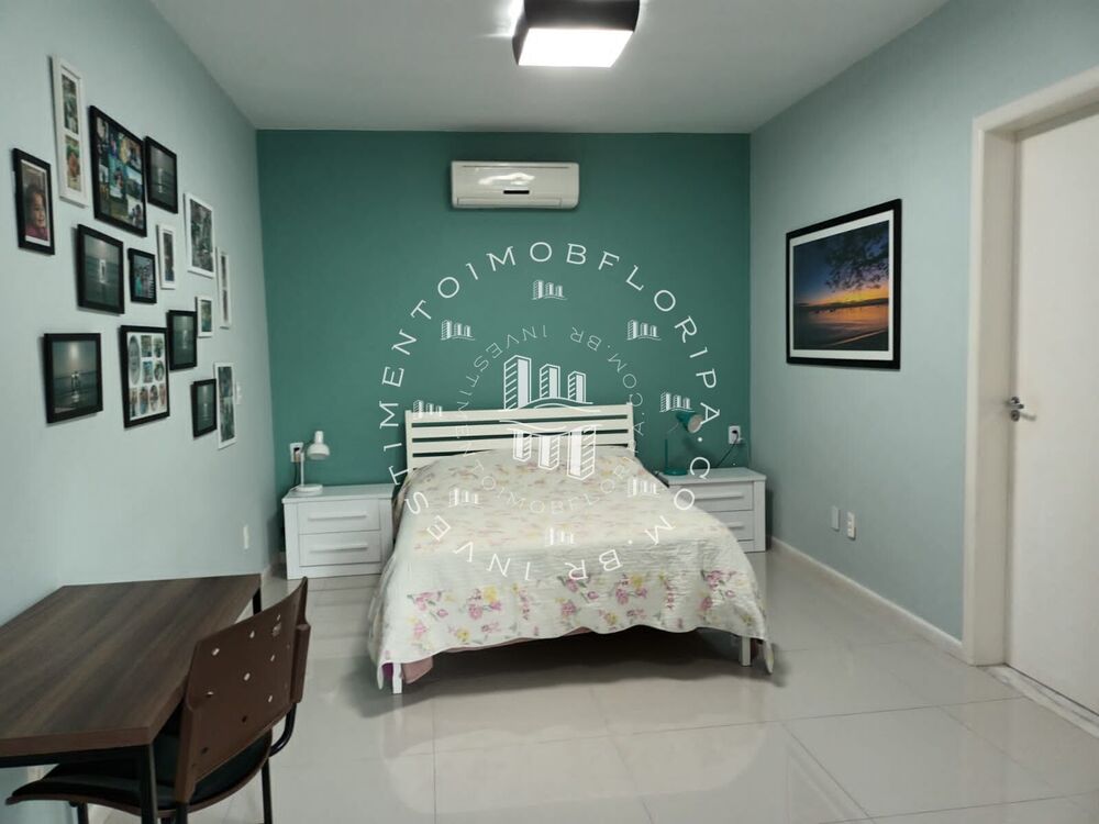 Casa de Condomínio à venda com 4 quartos, 224m² - Foto 2