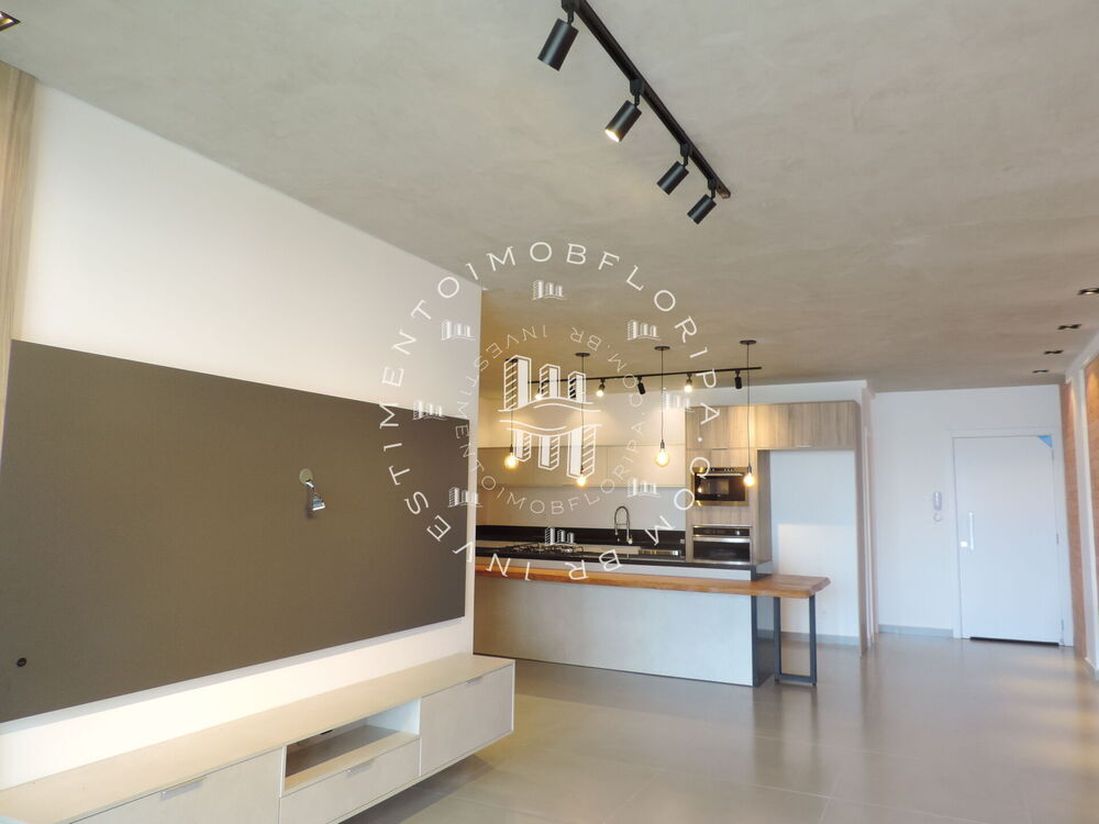 Apartamento para alugar com 3 quartos, 200m² - Foto 1