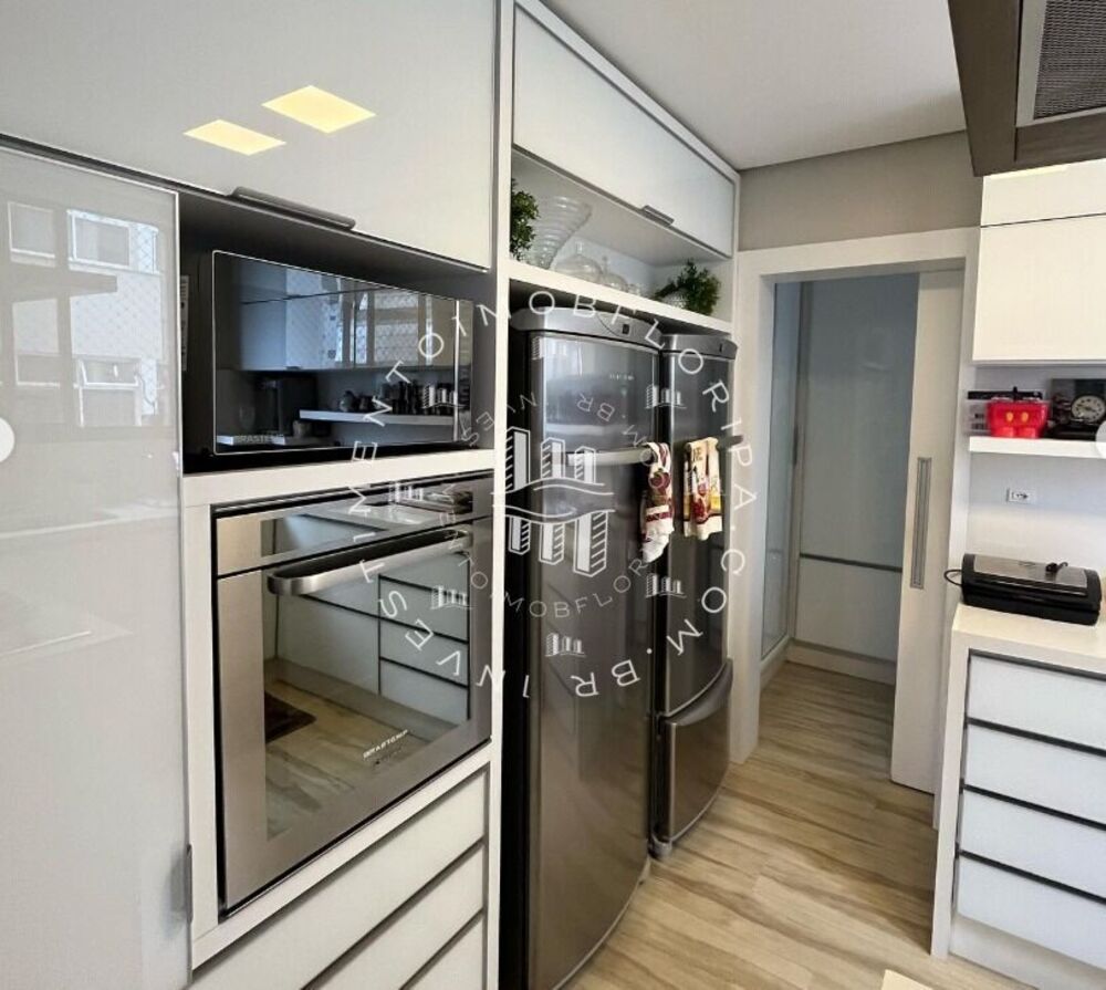 Apartamento à venda com 3 quartos, 139m² - Foto 4