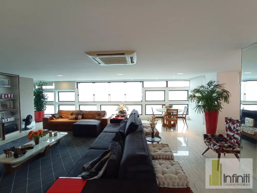 Apartamento à venda com 3 quartos, 220m² - Foto 1