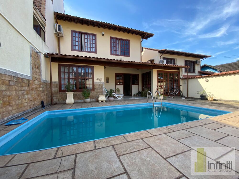 Casa de Condomínio à venda com 3 quartos, 360m² - Foto 1