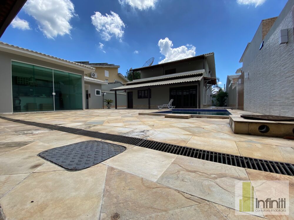 Casa de Condomínio à venda e aluguel com 3 quartos, 300m² - Foto 2
