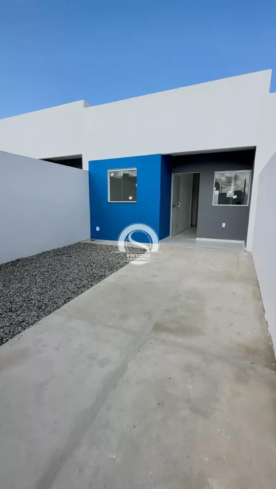 Casa à venda com 2 quartos, 54m² - Foto 1