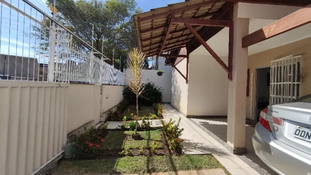 Casa à venda com 4 quartos, 97m² - Foto 2