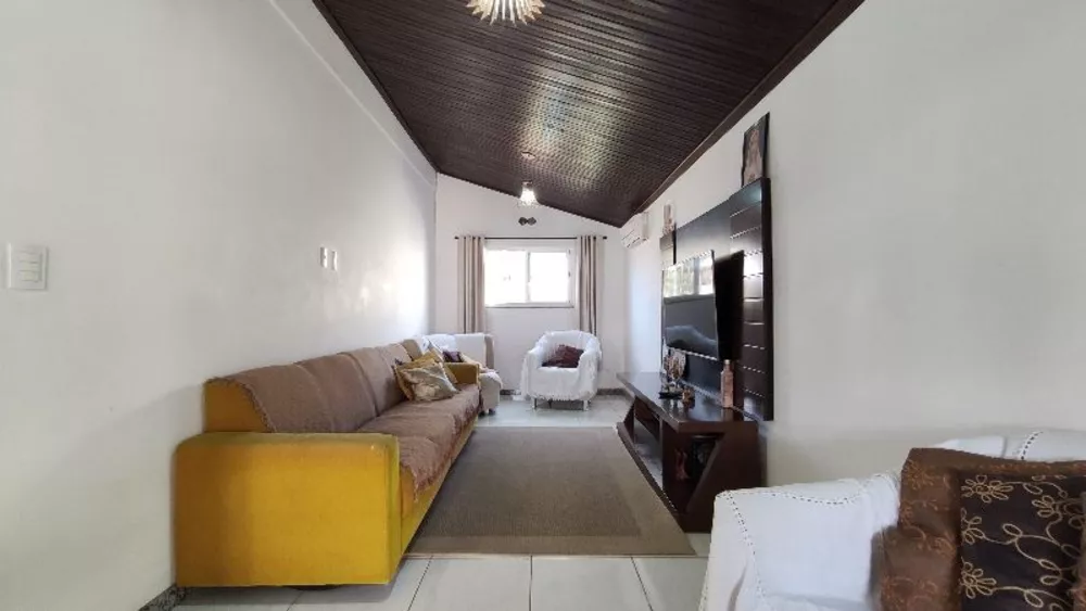 Casa à venda com 4 quartos, 97m² - Foto 3