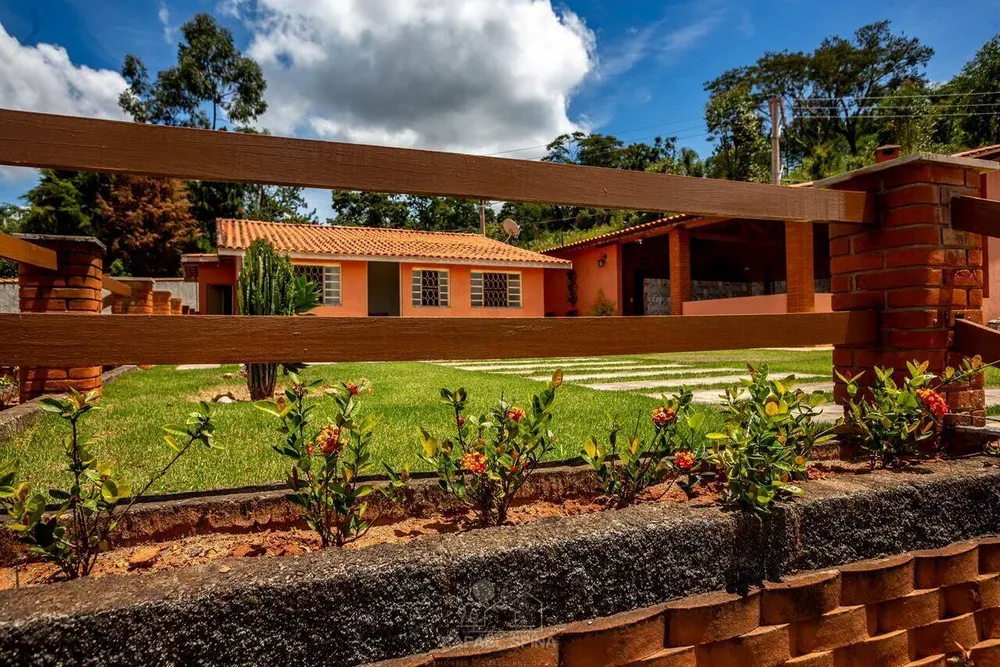 Chácara, 2 quartos, 2227 m² - Foto 1