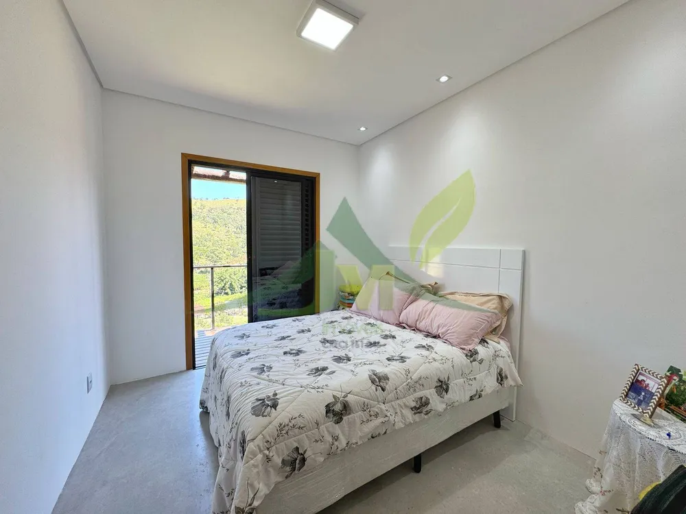 Chácara, 3 quartos, 1619 m² - Foto 1