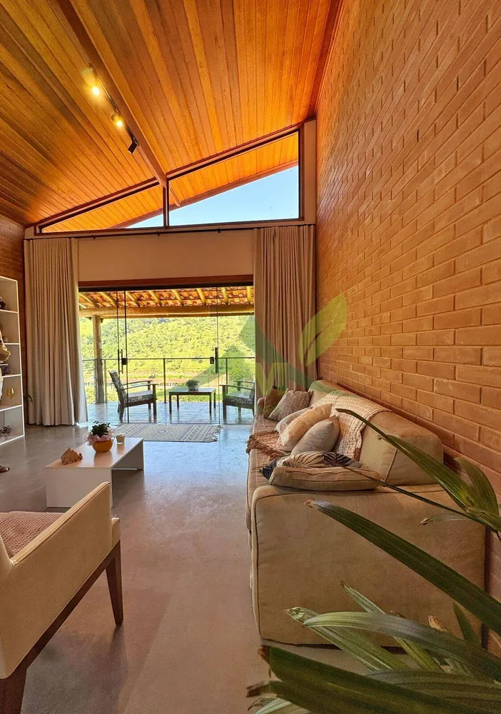 Chácara, 3 quartos, 1619 m² - Foto 1