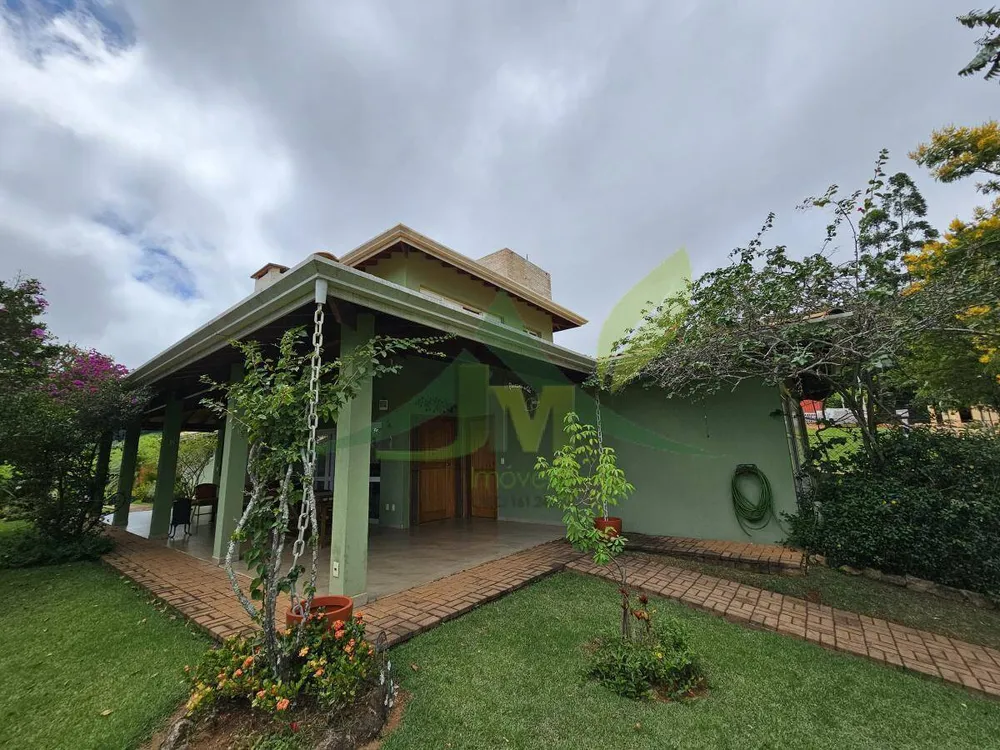 Chácara, 3 quartos, 1305 m² - Foto 1