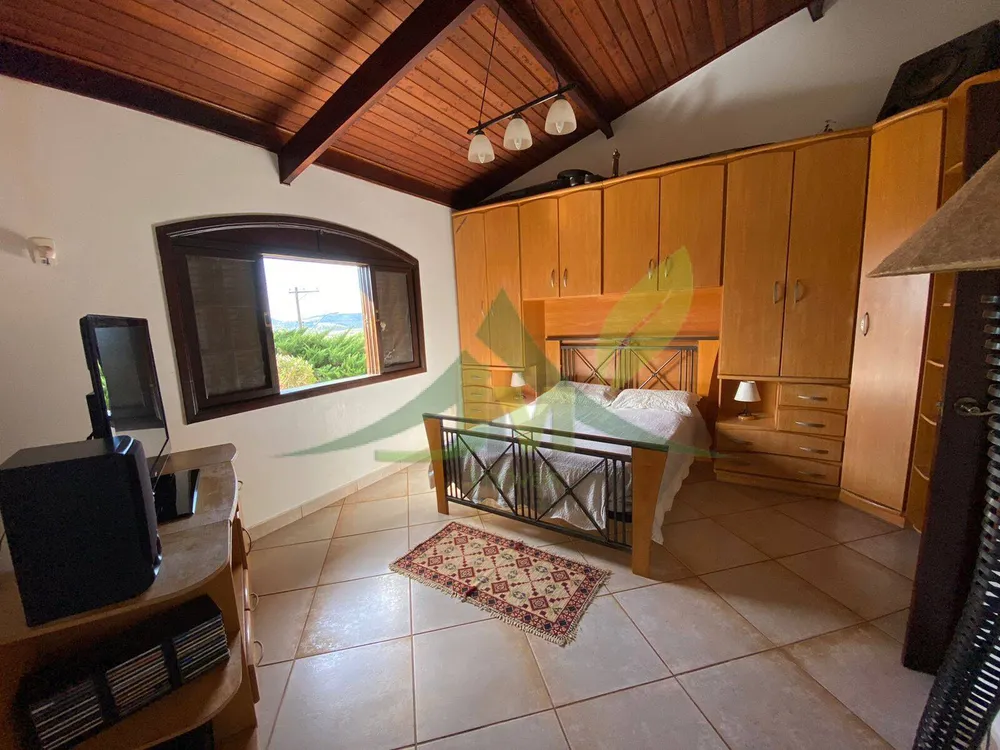 Sítio, 4 quartos, 2754 m² - Foto 2