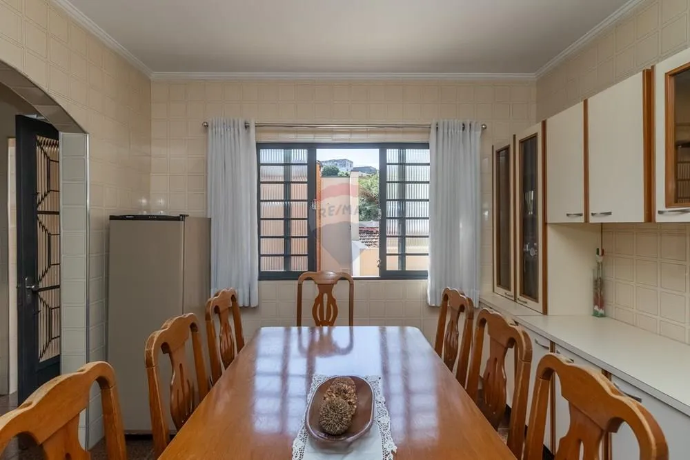 Casa, 3 quartos, 228 m² - Foto 3