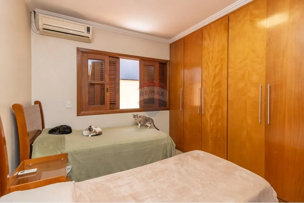 Casa, 4 quartos, 202 m² - Foto 2
