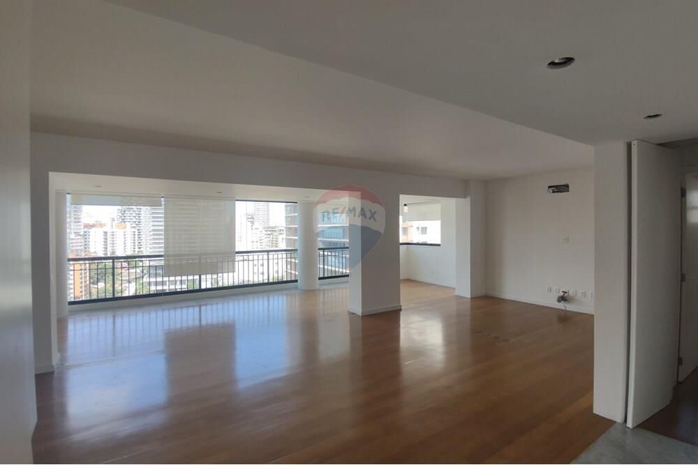 Apartamento para alugar com 3 quartos, 215m² - Foto 2