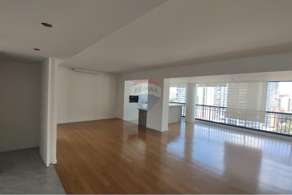Apartamento para alugar com 3 quartos, 215m² - Foto 1