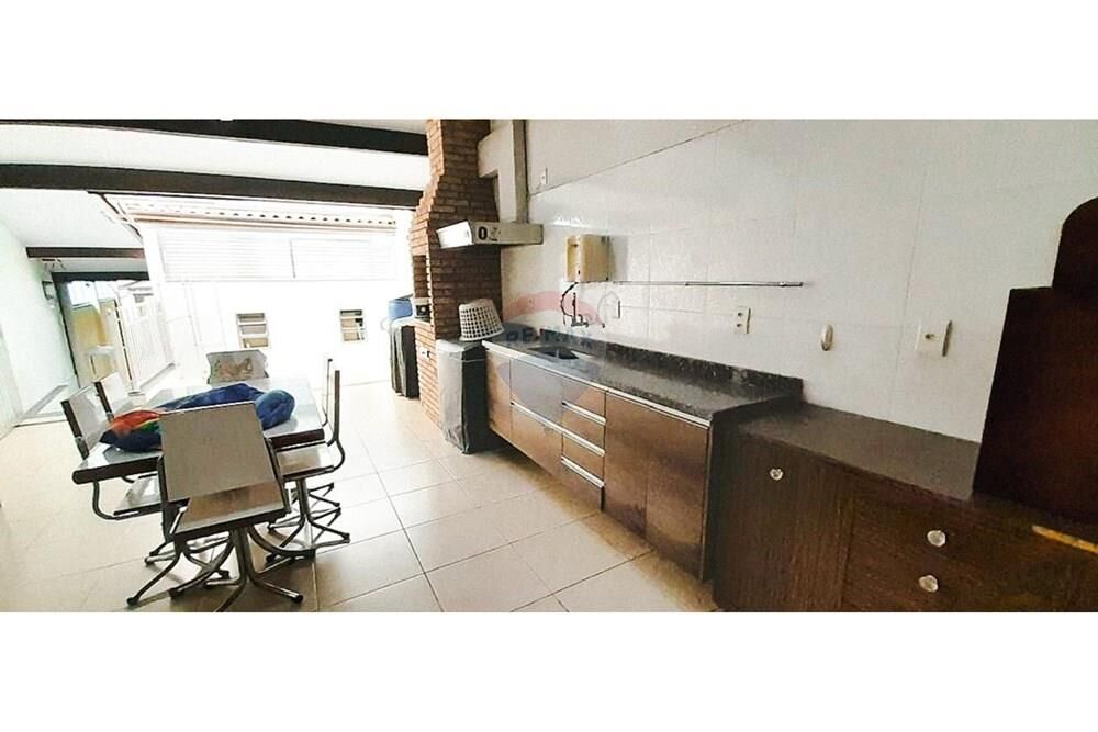 Casa à venda com 3 quartos, 230m² - Foto 4