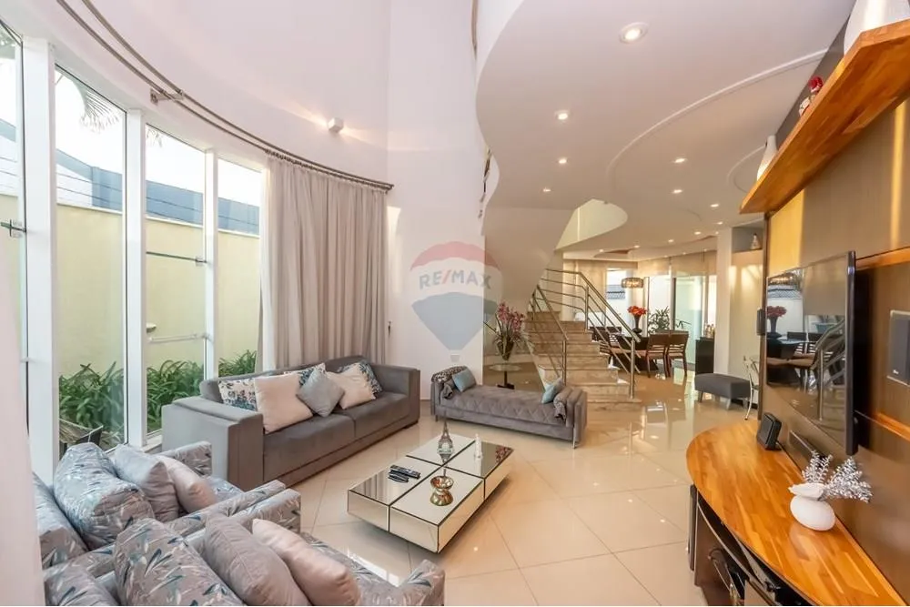 Sobrado, 3 quartos, 672 m² - Foto 1