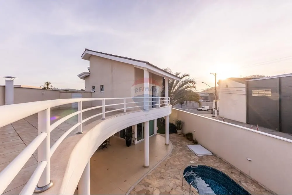 Sobrado, 3 quartos, 672 m² - Foto 2