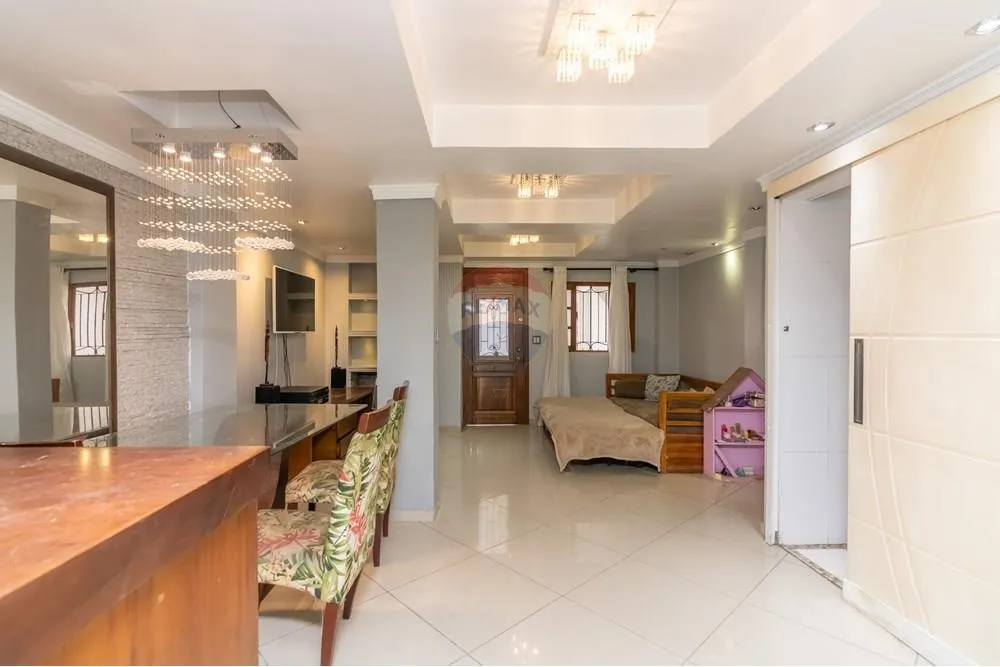 Casa, 3 quartos, 210 m² - Foto 2