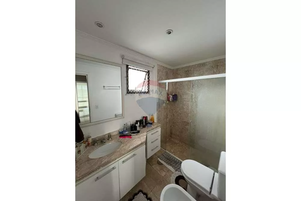 Apartamento para alugar com 3 quartos, 210m² - Foto 12