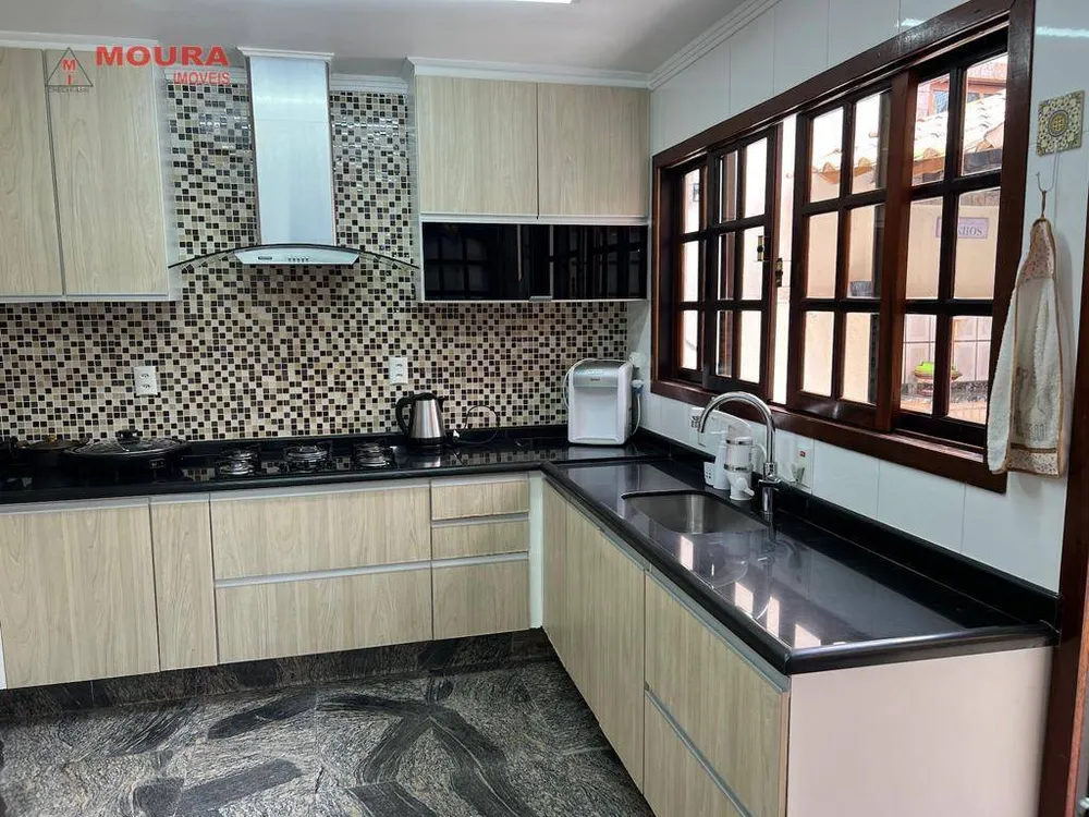Sobrado, 4 quartos, 272 m² - Foto 1