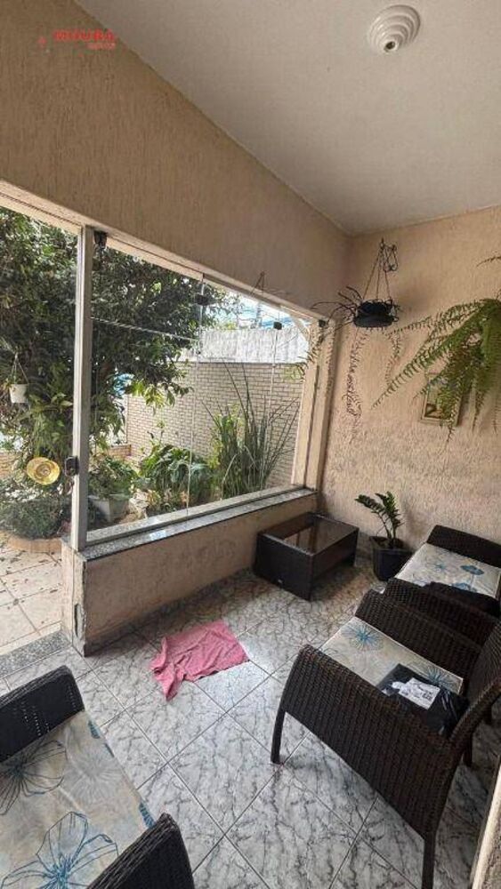 Casa, 6 quartos, 210 m² - Foto 1