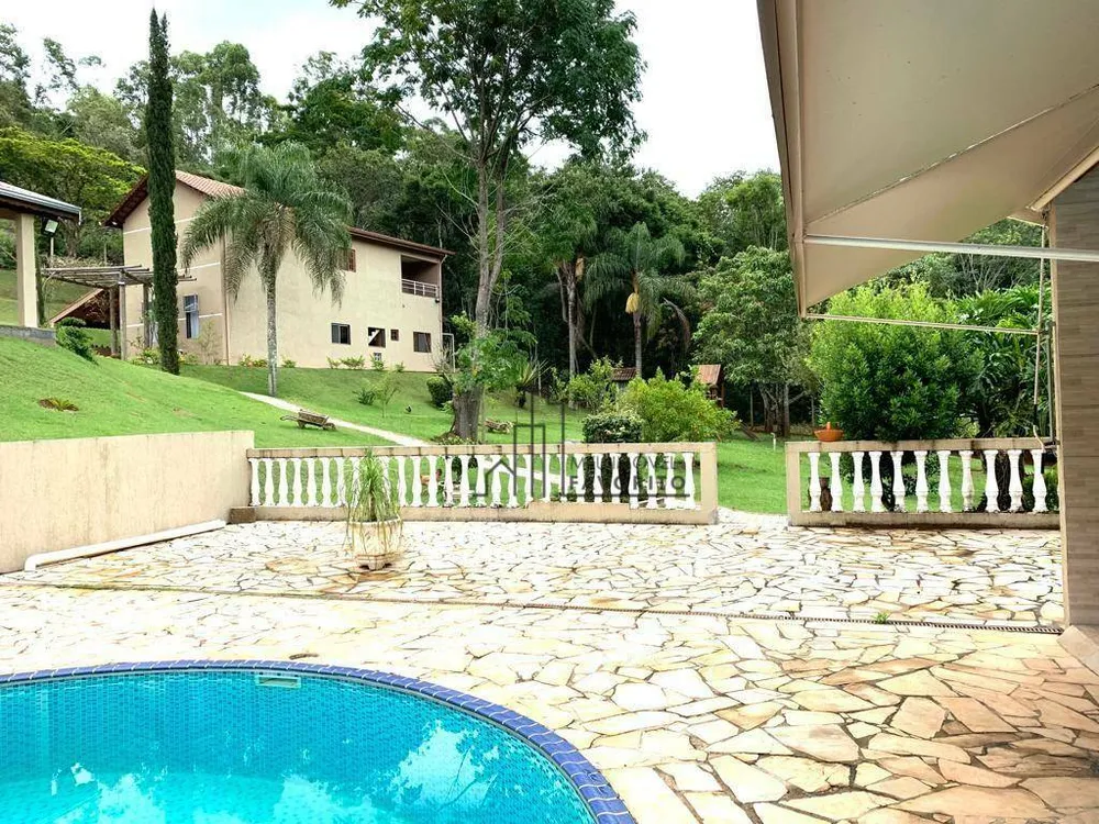 Chácara, 8 quartos, 4200 m² - Foto 1