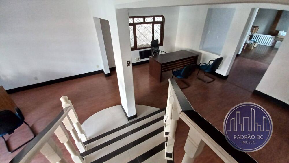 Sobrado para alugar com 4 quartos, 390m² - Foto 1
