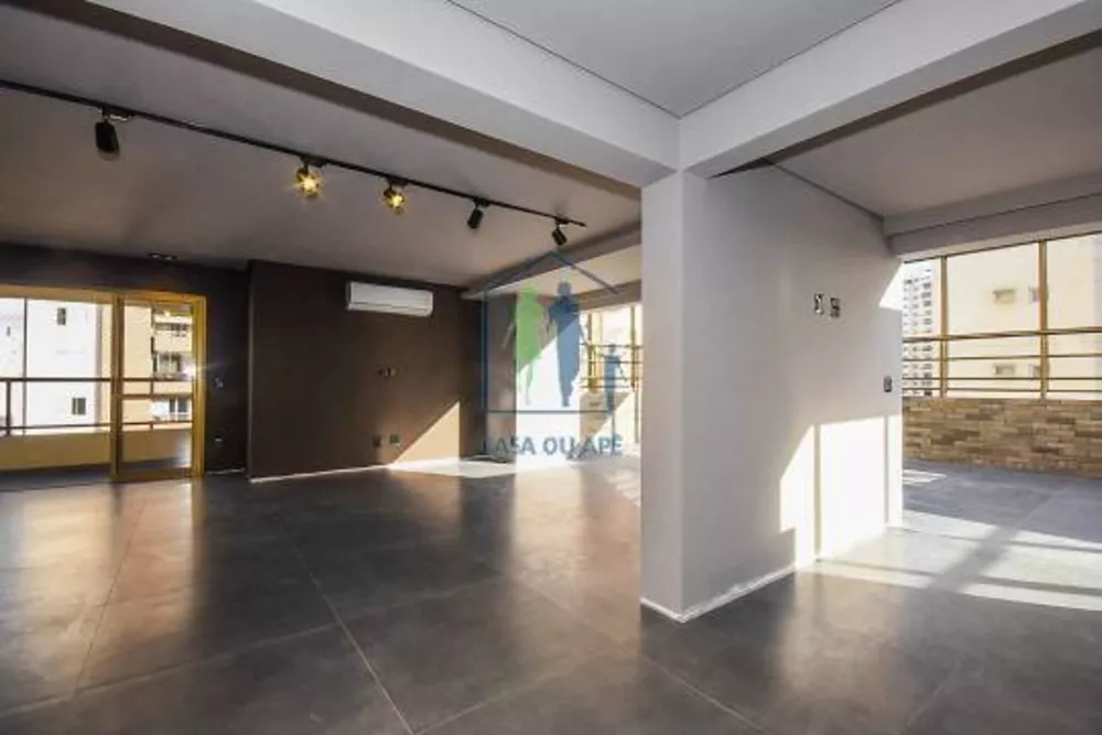 Apartamento à venda com 4 quartos, 215m² - Foto 2