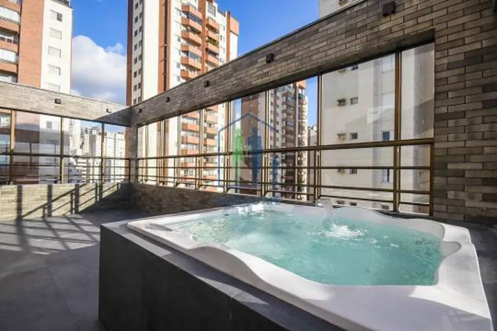 Apartamento à venda com 4 quartos, 215m² - Foto 1