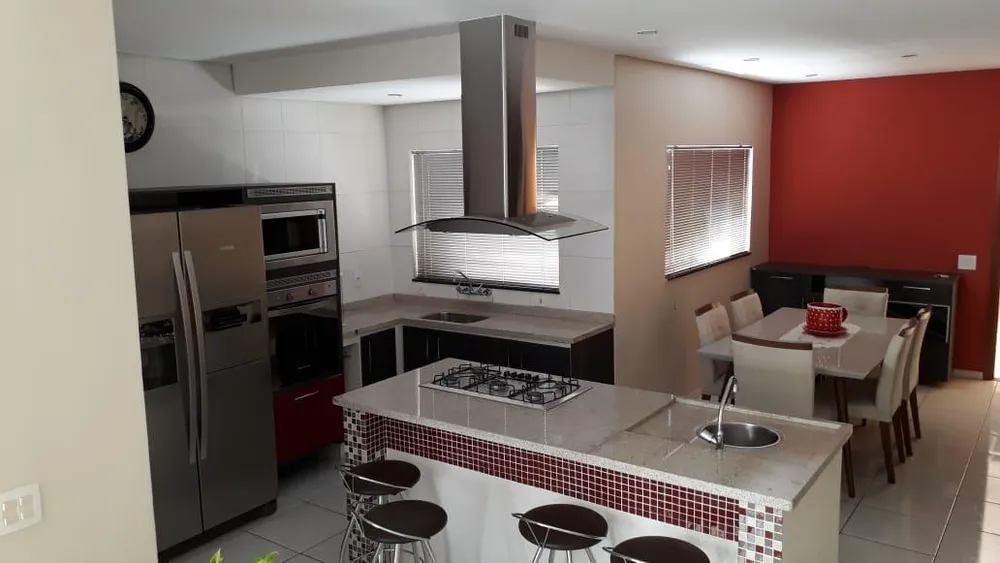 Sobrado, 3 quartos, 240 m² - Foto 1