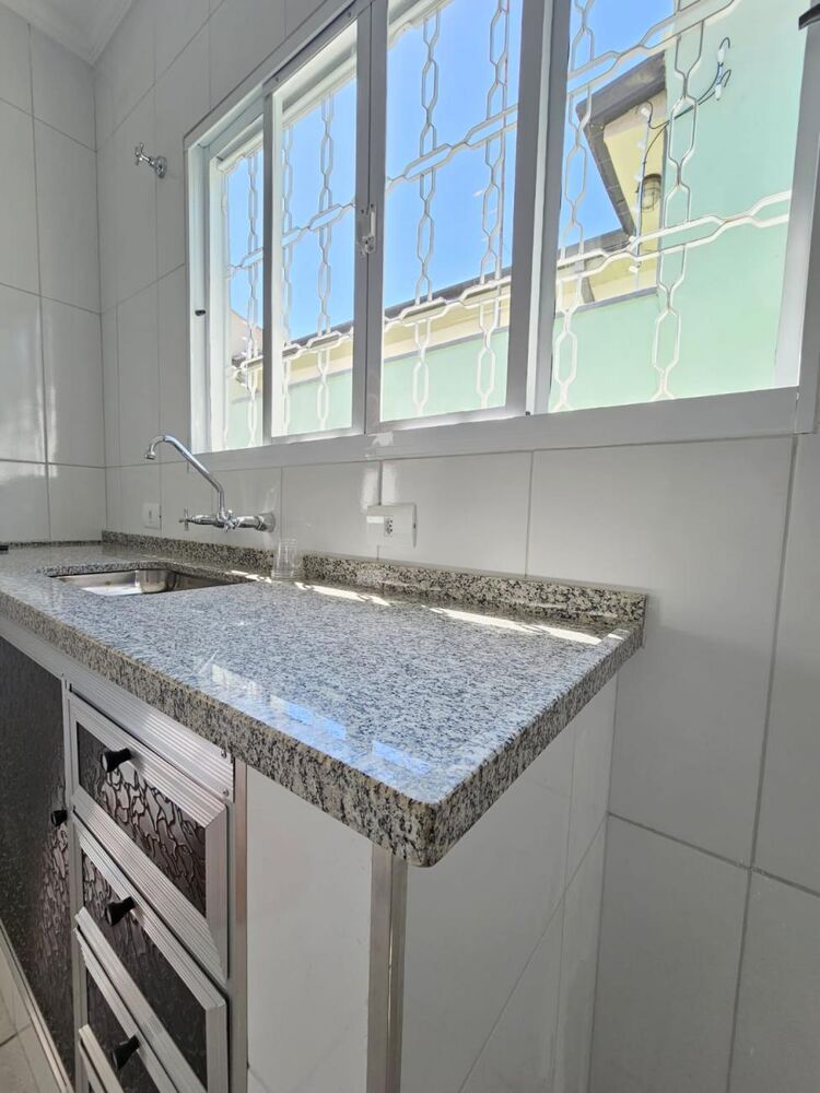 Casa para alugar com 2 quartos, 300m² - Foto 2