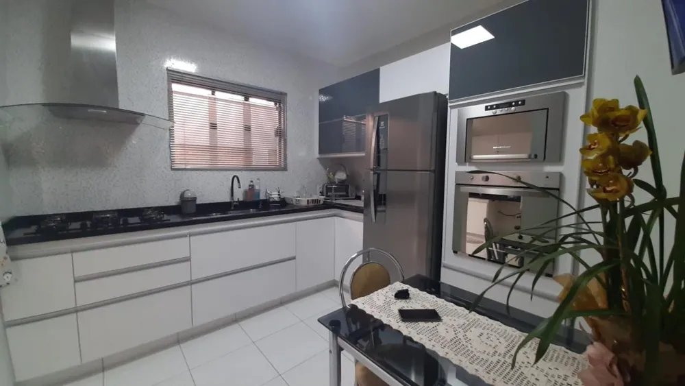 Casa, 3 quartos, 230 m² - Foto 2