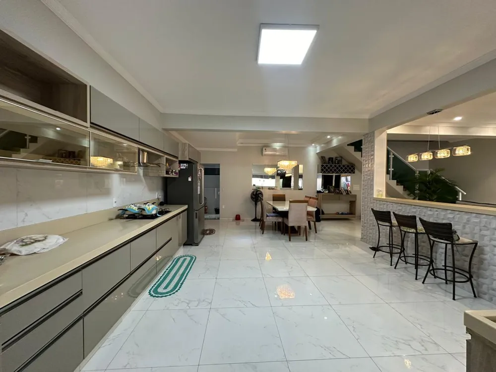 Sobrado, 3 quartos, 290 m² - Foto 2