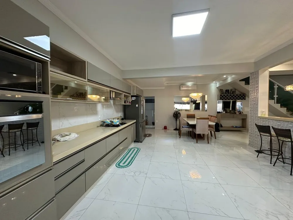 Sobrado, 3 quartos, 290 m² - Foto 1