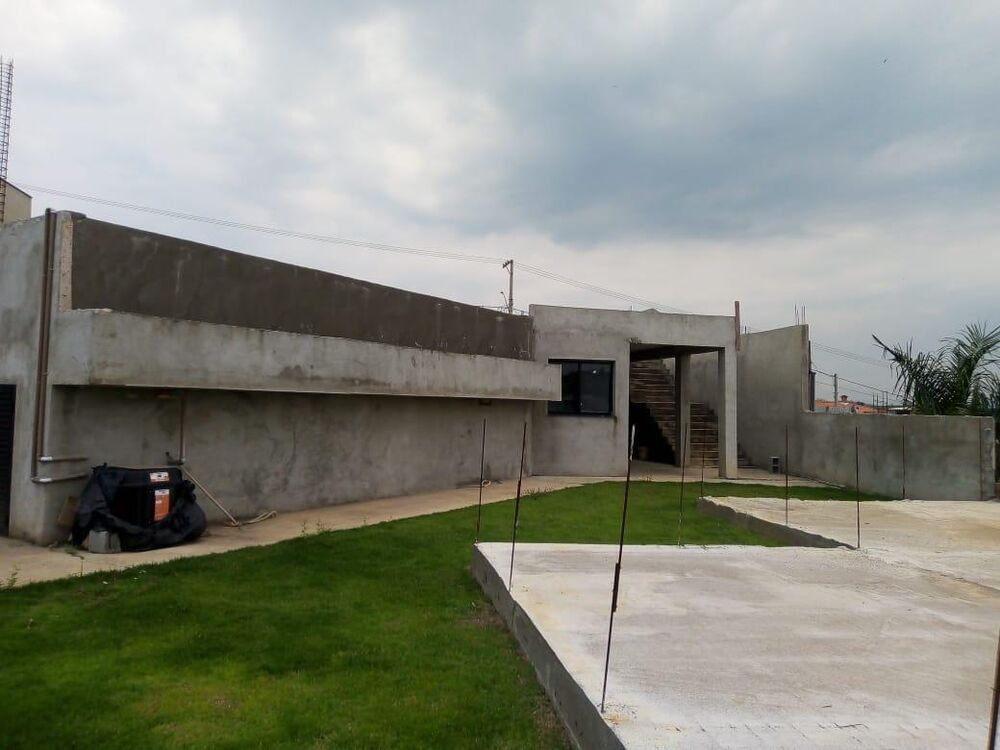 Terreno à venda com 1 quarto, 1084m² - Foto 1