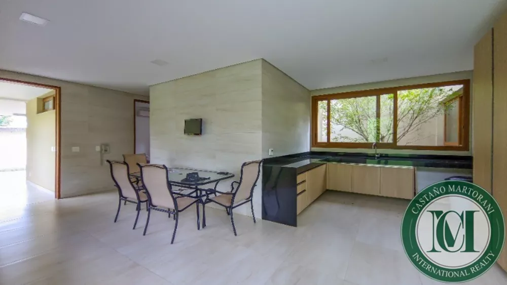 Casa à venda com 8 quartos, 1200m² - Foto 10