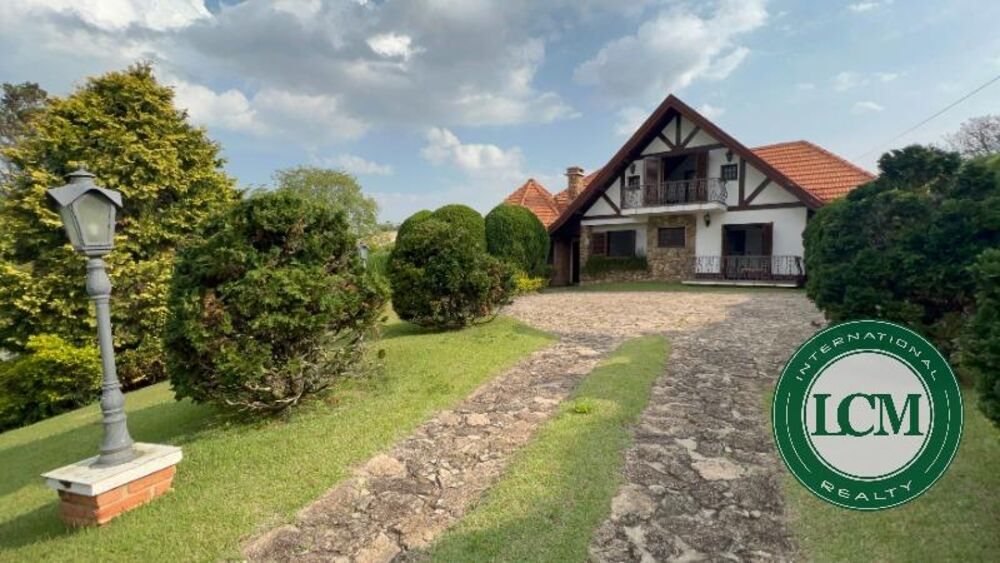 Casa à venda com 4 quartos, 290m² - Foto 1