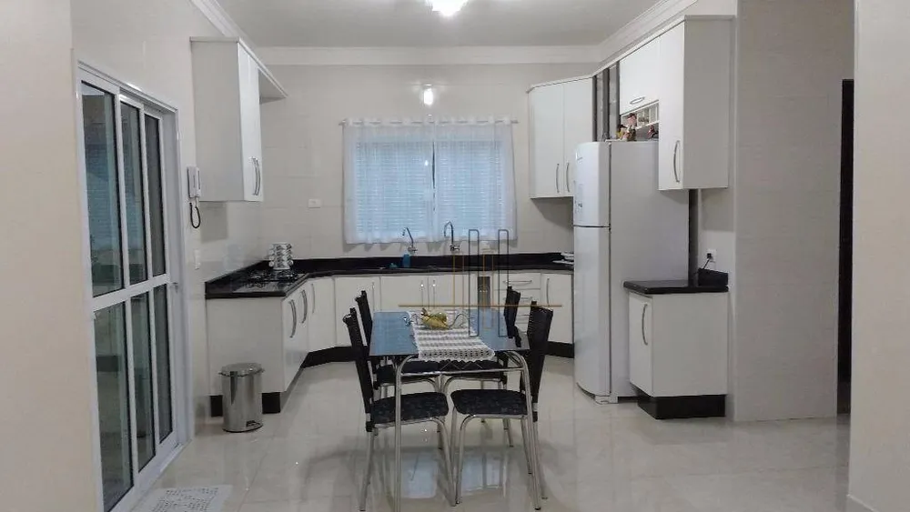 Casa, 3 quartos, 228 m² - Foto 1