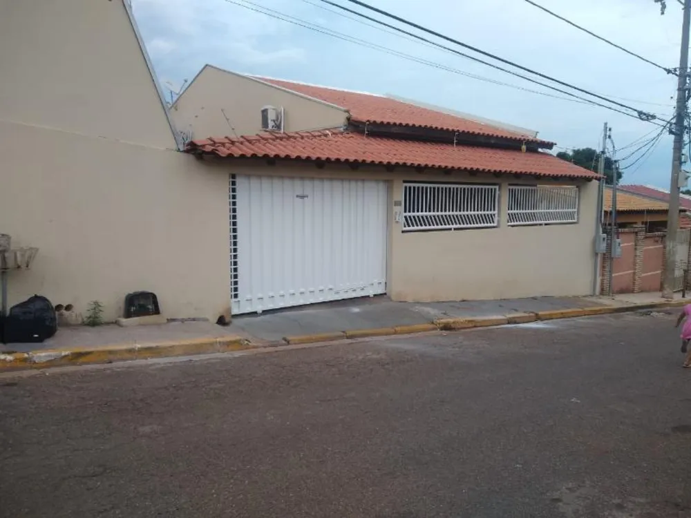 Casa, 3 quartos, 211 m² - Foto 2