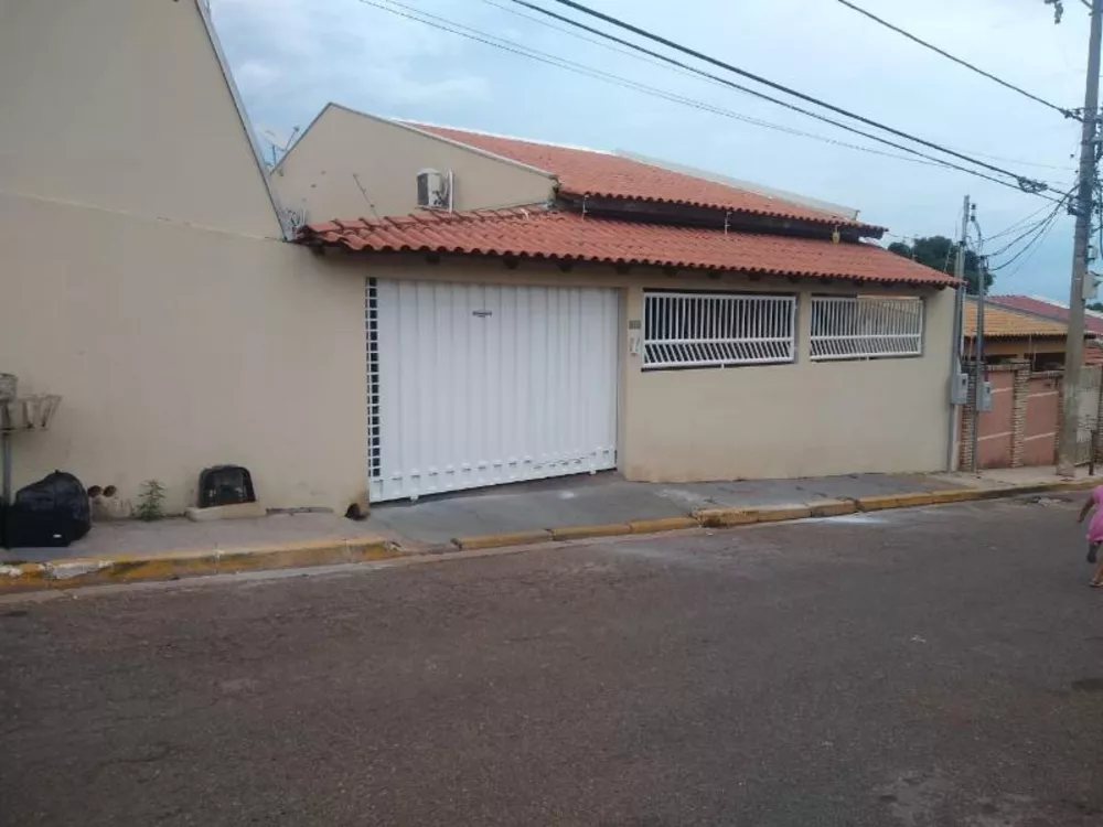 Casa à venda com 3 quartos, 211m² - Foto 2